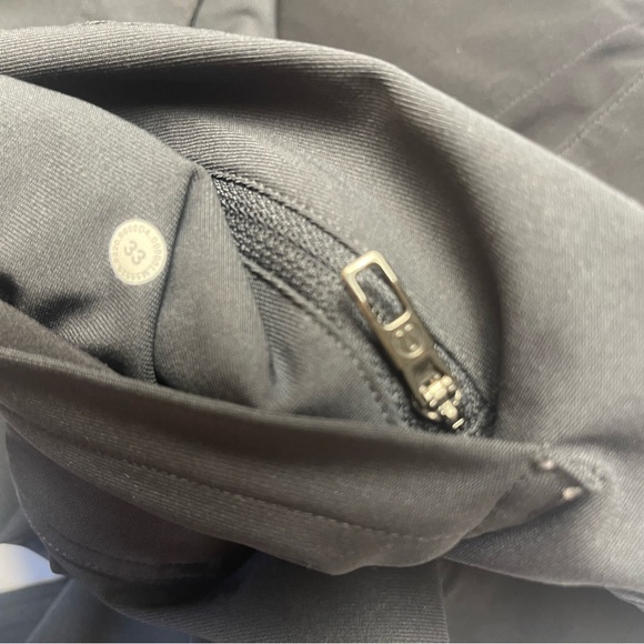 Great condition men's size 33x30 lululemon ABC pants - Picture 4 of 6